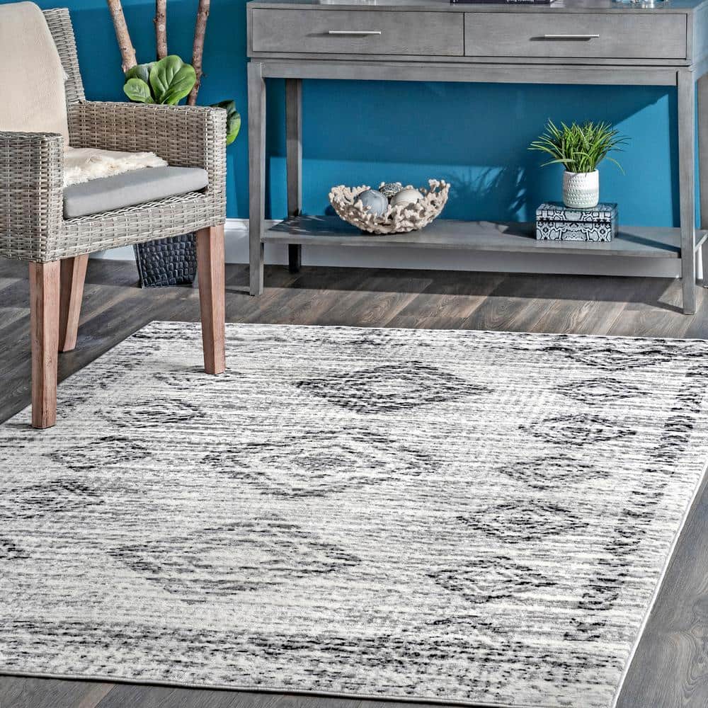 Gray 4' x 6' Synthetic Aztec Pattern Area Rug
