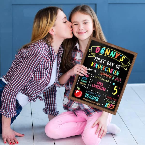 AAROENLYS Last Day Of School Chalkboard Sign - 10x15 Inch Wood Board Photo Prop For Kids