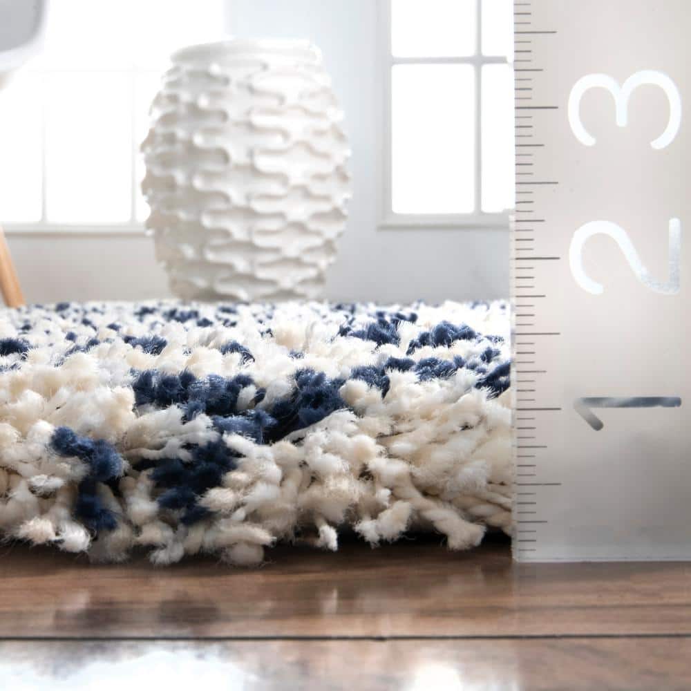 Navy Spot Chevron 4' x 6' Washable Shag Area Rug