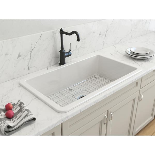 https://images.thdstatic.com/productImages/d836114c-16b3-4962-8743-19e0089b6f3f/svn/white-bocchi-undermount-kitchen-sinks-1362-001-kit1-1f_600.jpg