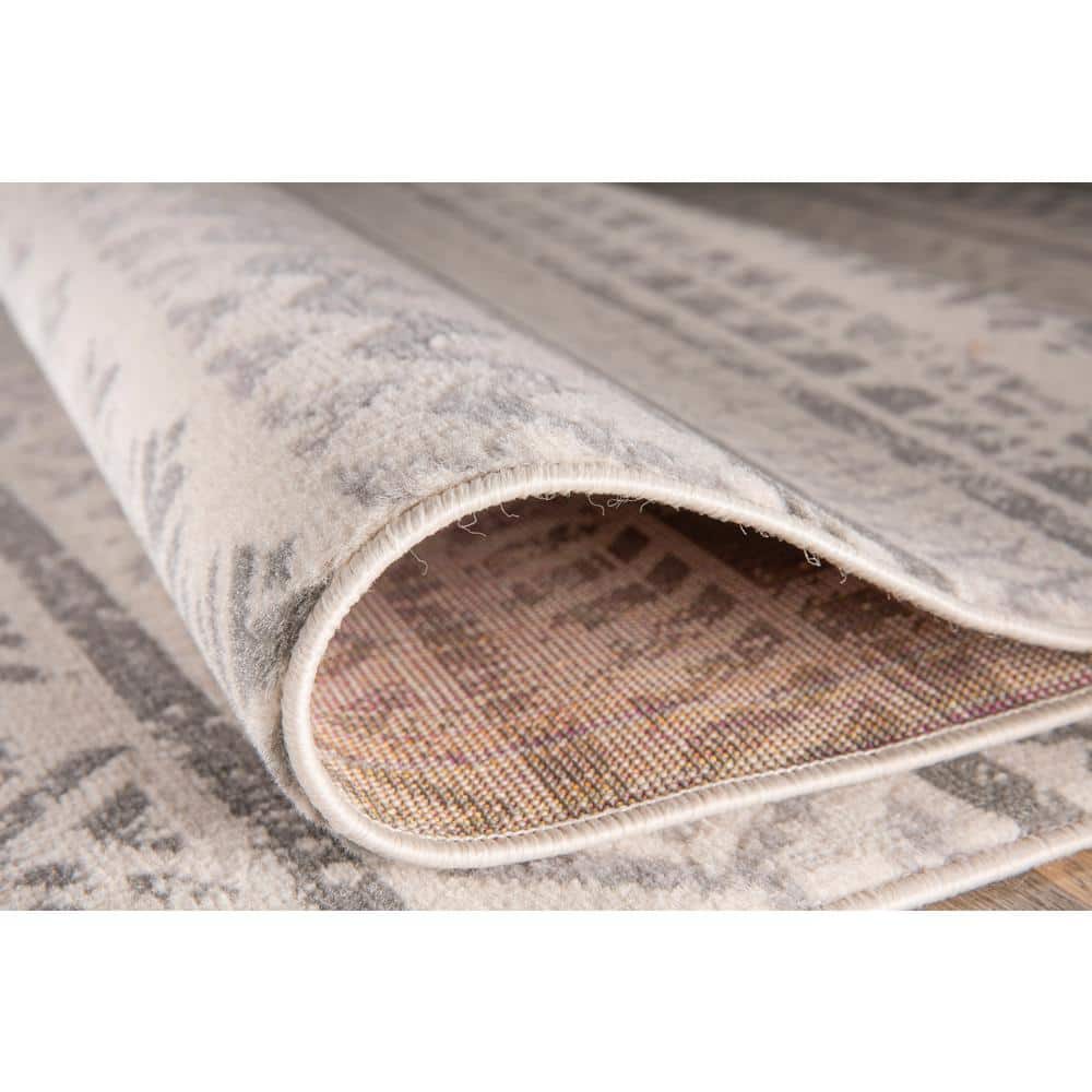 Elegant Geometric Gray Synthetic 6'6" x 9' Area Rug