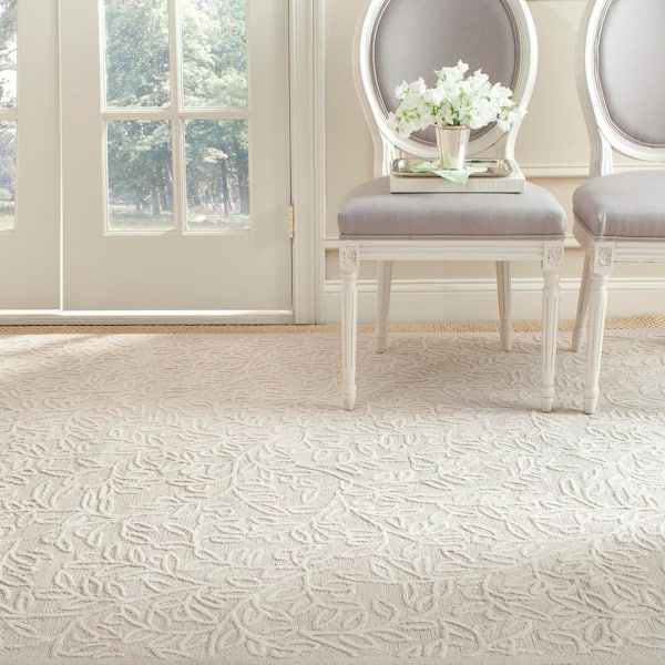 Martha Stewart 4 ft. x 6 ft. Snowberry Solid Color Floral Area Rug