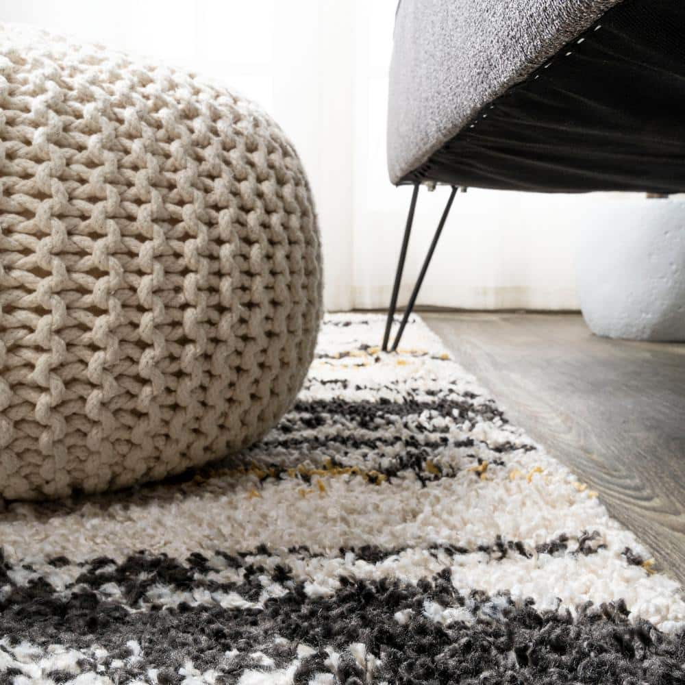 Nova 8' x 10' Black and Beige Abstract Shag Rug