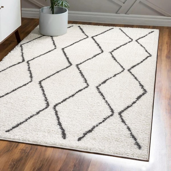 Catala Moroccan Diamond Shag White/Gray 8 ft. x 10 ft. Area Rug