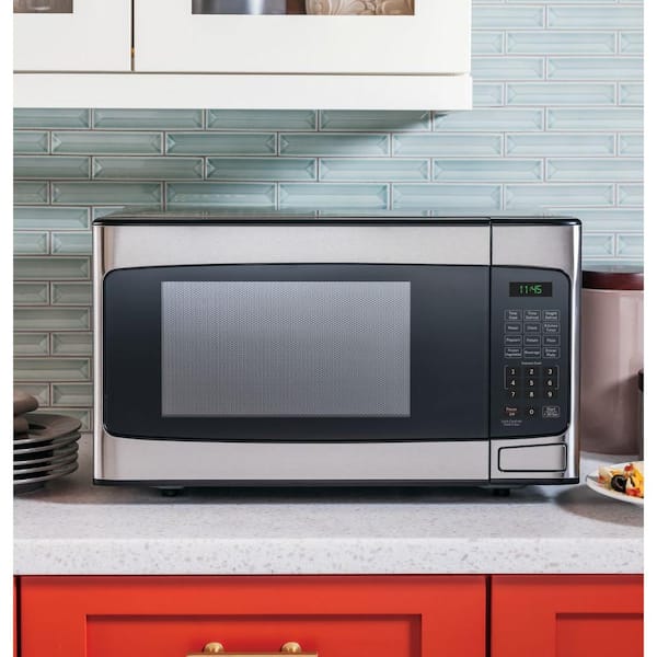 https://images.thdstatic.com/productImages/d8e89d2e-185d-4eed-9c45-7b2f8e14e634/svn/stainless-steel-ge-countertop-microwaves-jes1145shss-31_600.jpg