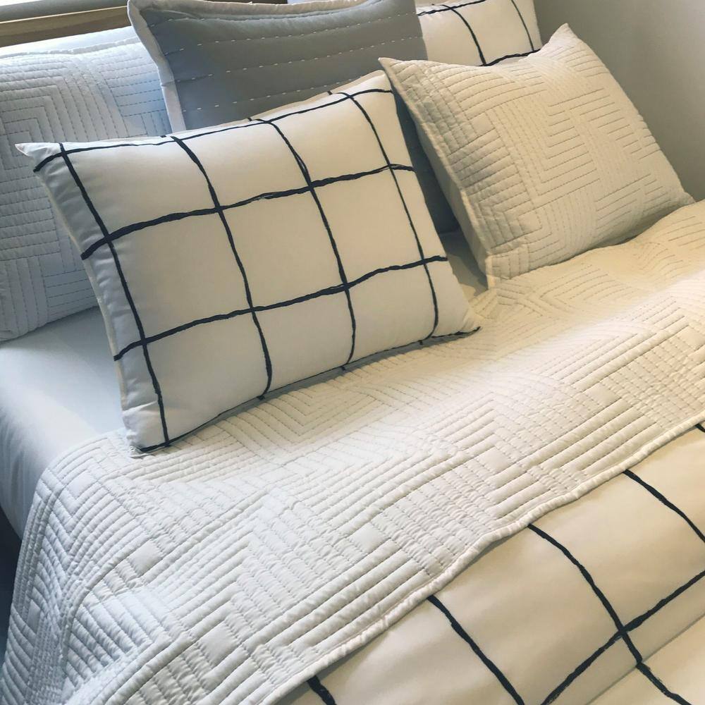 Twin White and Black Microfiber Geometric Duvet Cover Set