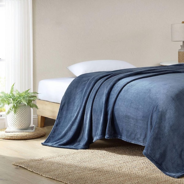 Tommy Bahama TB Solid Blue 1-Piece Ultra Soft Plush Fleece Full/Queen  Blanket USHSEE1264250 - The Home Depot