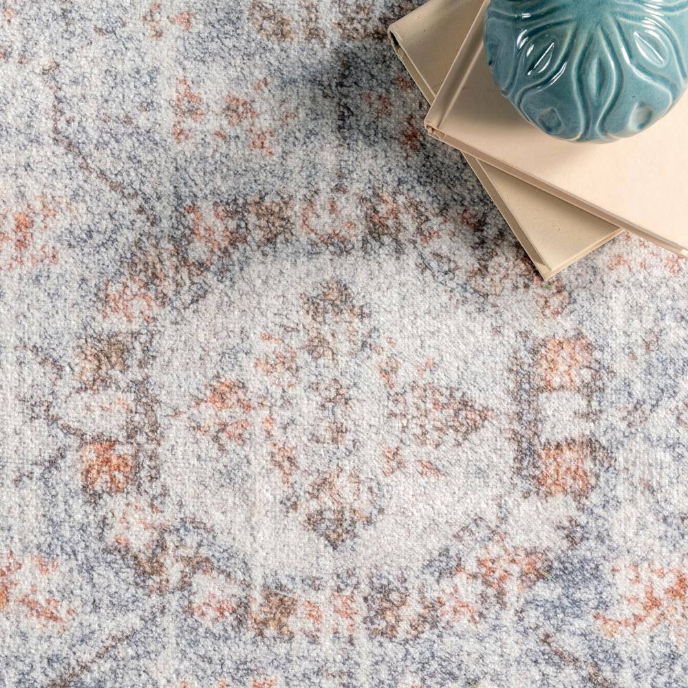 Round 19" Gray Vintage Floral Easy-Care Area Rug