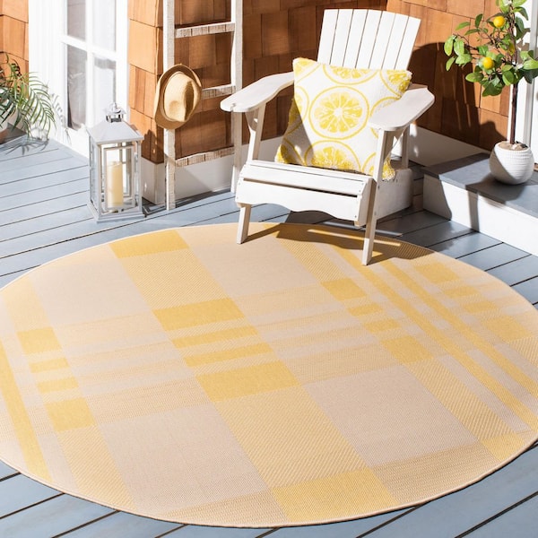 Courtyard Gold/Beige 7 ft. x 7 ft. Plaid Indoor/Outdoor Round Area Rug