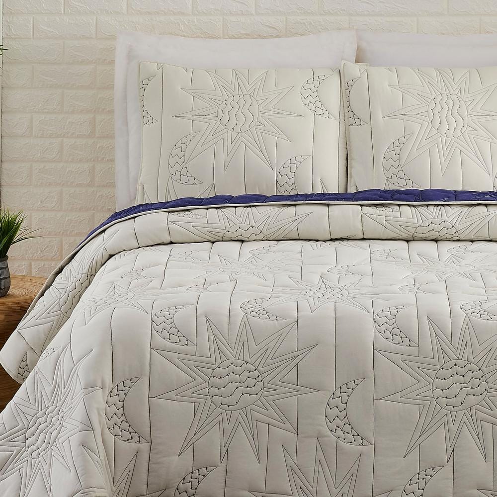 Full White Cotton Reversible Quilt Set with Graphic Detail