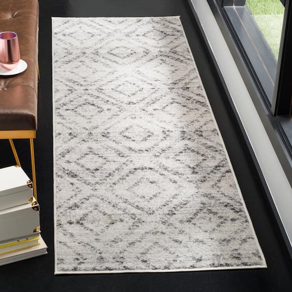 Adirondack Light Gray/Gray 3 ft. x 12 ft. Geometric Runner Rug