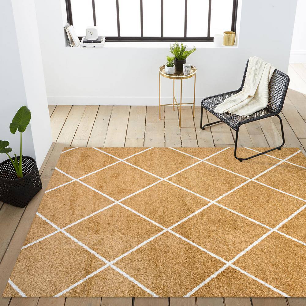 Gold/White Diamond Trellis 8' x 10' Synthetic Area Rug