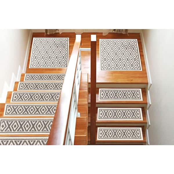 https://images.thdstatic.com/productImages/d97f5602-a253-436e-ad73-bc21a2858da7/svn/white-stair-tread-covers-mat-56a-wg-1f_600.jpg