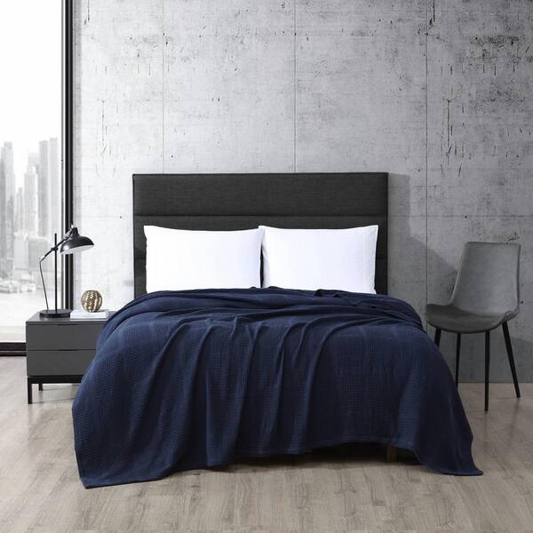 https://images.thdstatic.com/productImages/d9802ae4-9287-4d11-b423-80f8e2241994/svn/kenneth-cole-new-york-bed-blankets-ushsee1188466-31_600.jpg