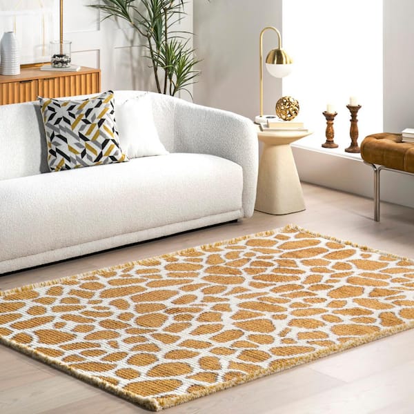 Amberleigh Giraffe Print Mustard Yellow 3 ft. x 5 ft. Fringe Doormat Area Rug