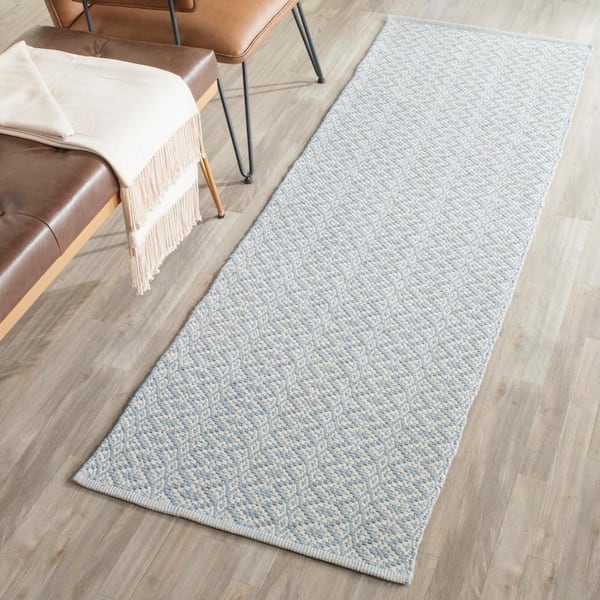 Montauk Ivory/Light Blue 2 ft. x 7 ft. Solid Runner Rug