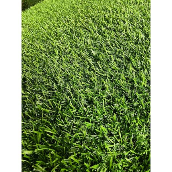 196.85 in. Plastic Garden Fence Decorative Screen Panel Artificial Turf Large Carpet with Drainage Holes in Green