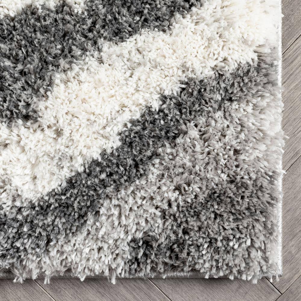 Celeste Chevron Shimmer 5'x7' Gray Synthetic Shag Rug