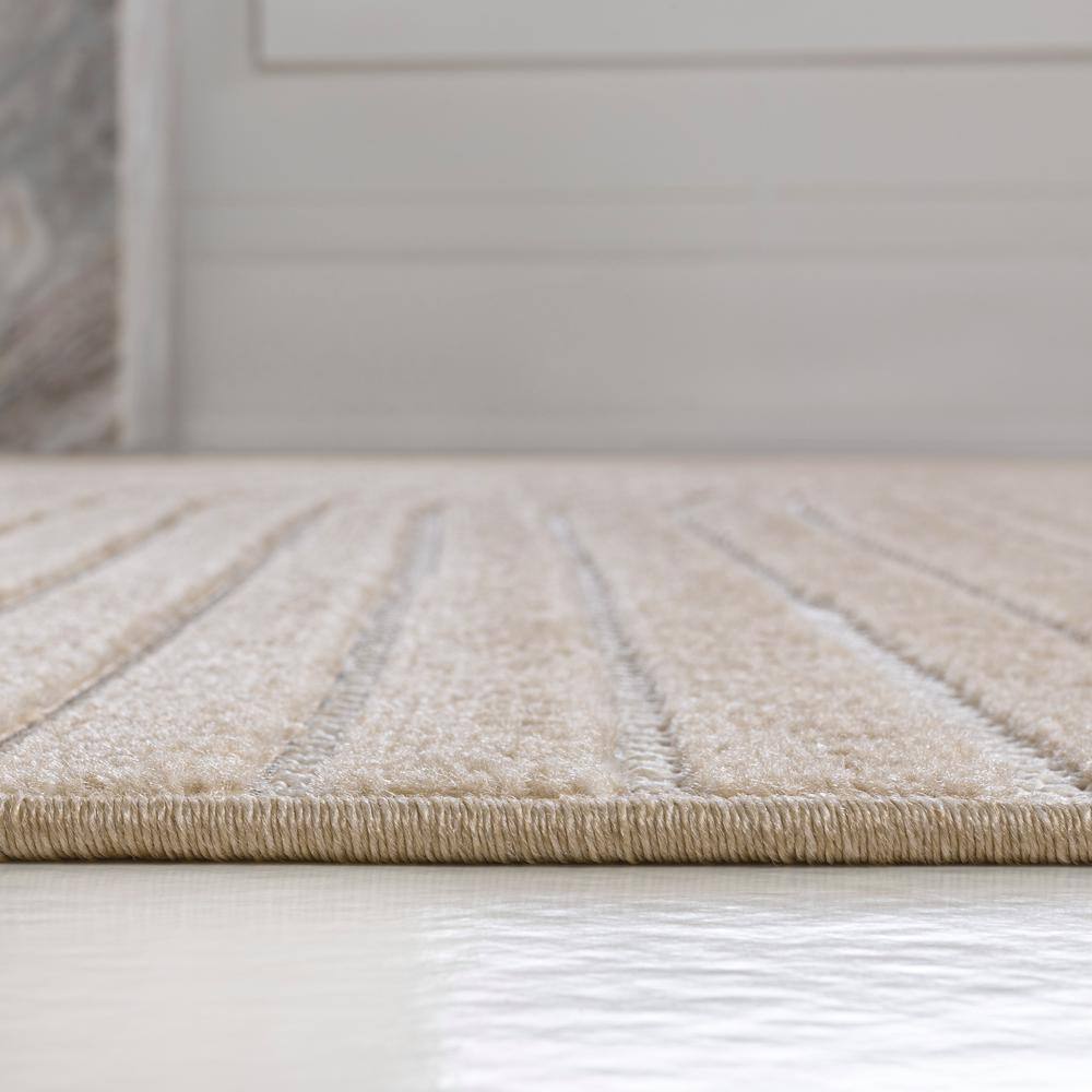Beige and Cream Geometric High-Low Indoor/Outdoor Area Rug 5 x 8