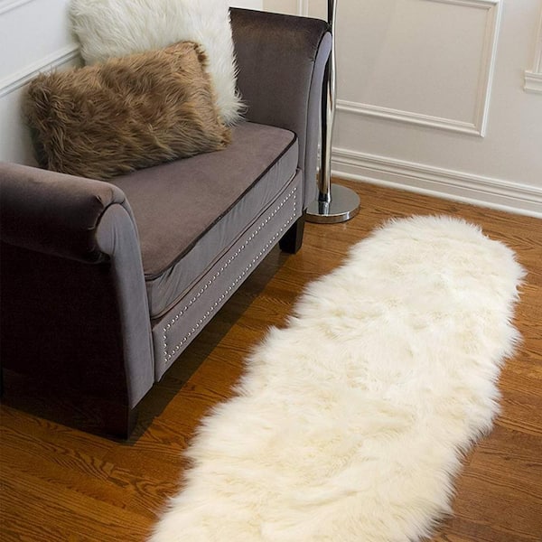 Homeroots Faux Sheepskin Area Rug