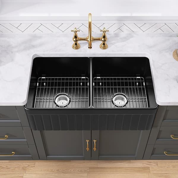 https://images.thdstatic.com/productImages/d9d4f9ee-f8e1-4cd3-873c-14d6e71ddc23/svn/black-zeafive-farmhouse-kitchen-sinks-zfc3318b-db-77_600.jpg