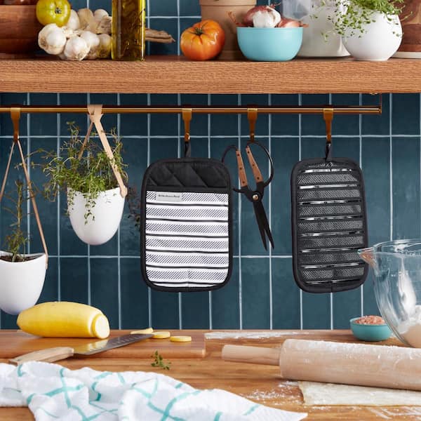 KitchenAid Onion Quilt Kitchen Towel, Oven Mitt & Potholder Set 4-Pack - Onyx Black