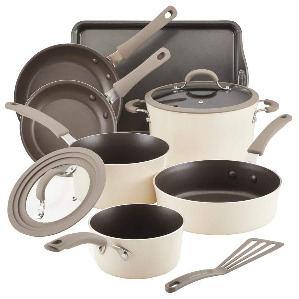 Rachael Ray's Go-To Cookware 