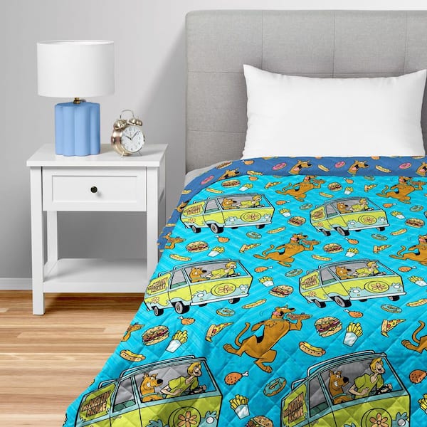 Scooby Doo Super Snacky Quilted Throw Blanket 60 x 80 in.