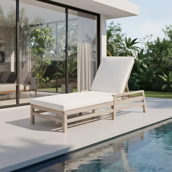 JPJPUU Gray Wood Outdoor Lounge Chair with Beige Cushions for