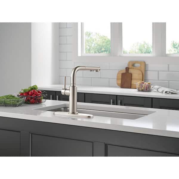 Delta Daneri Single Handle Pull Out Sprayer Kitchen Faucet