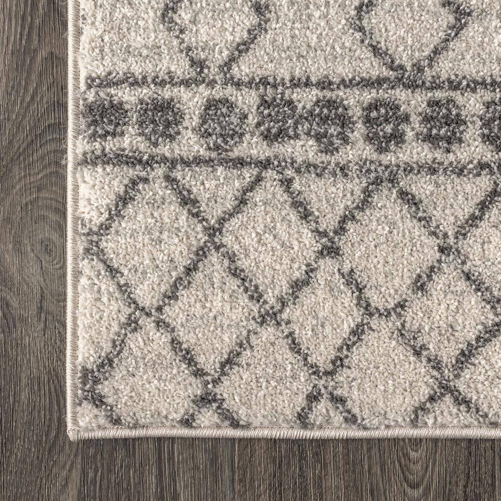 8' x 10' Gray and Cream Synthetic Reversible Area Rug