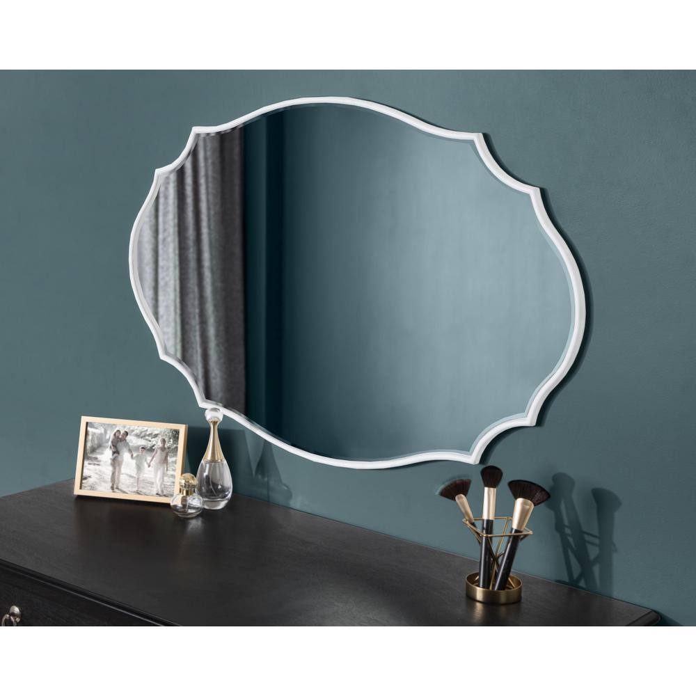 Elegant Full-Length White Wood Mirror with Scalloped Edges