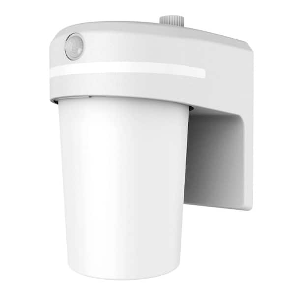 HALO FE 60-Watt Equivalent Integrated LED White Motion Sensing Dusk to Dawn Area Light, 3500K