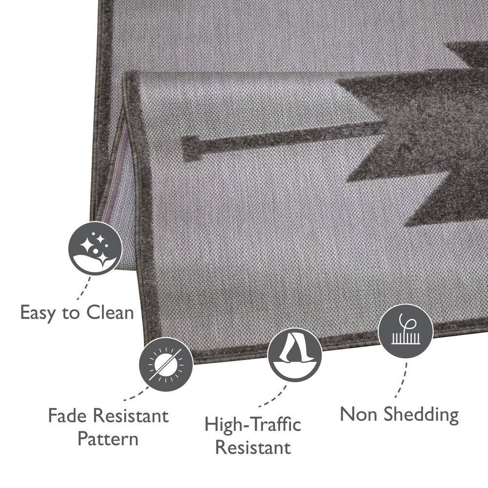 Gray Southwestern Pattern Stain-Resistant Indoor/Outdoor Rug 5'3"x7'