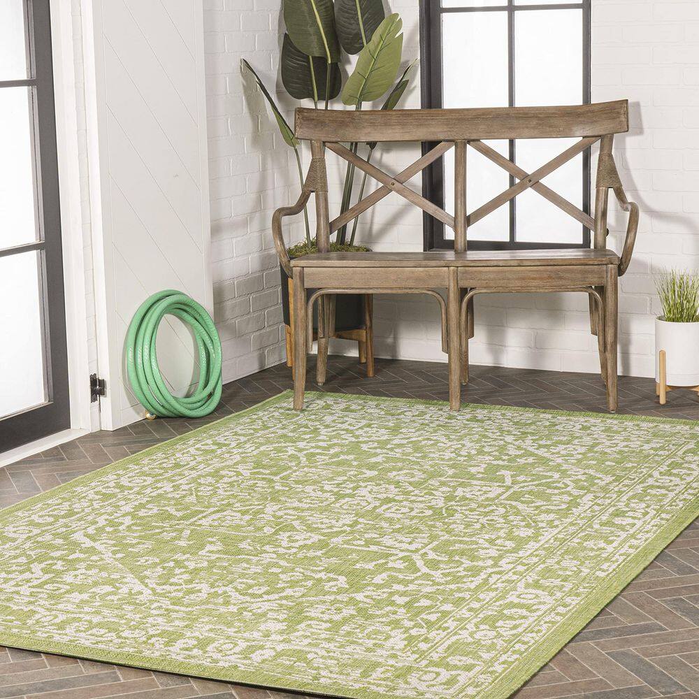 Light Green and Ivory Abstract Viscose Area Rug, 4' x 6'
