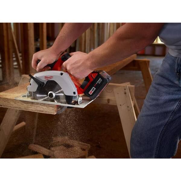 Milwaukee M18 18V Lithium-Ion Cordless 6-1/2 in. Circular Saw