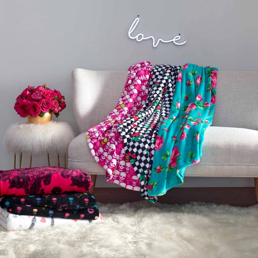 Paris Love Pink Ultra Soft Fleece Throw Blanket