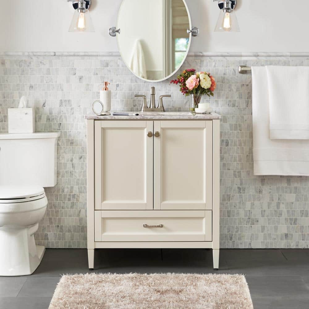 White Tamper Resistant GFCI Outlet with Indicator Light