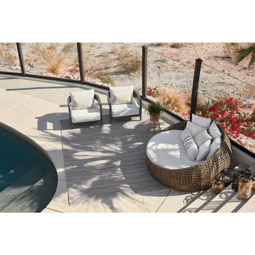 Gray Handwoven Synthetic Indoor/Outdoor Rug, 9' x 12'
