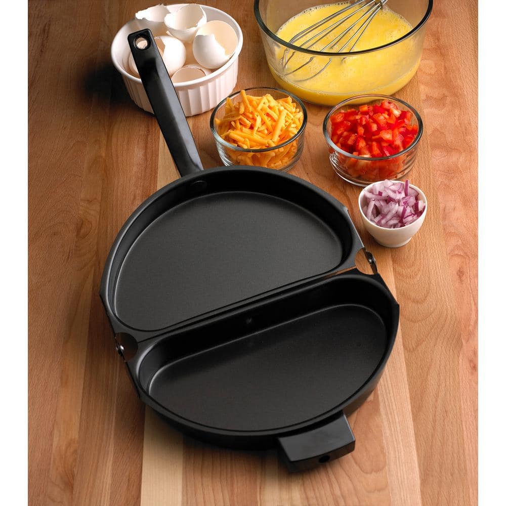 Black Aluminum Non-Stick Folding Omelet Pan with Lid