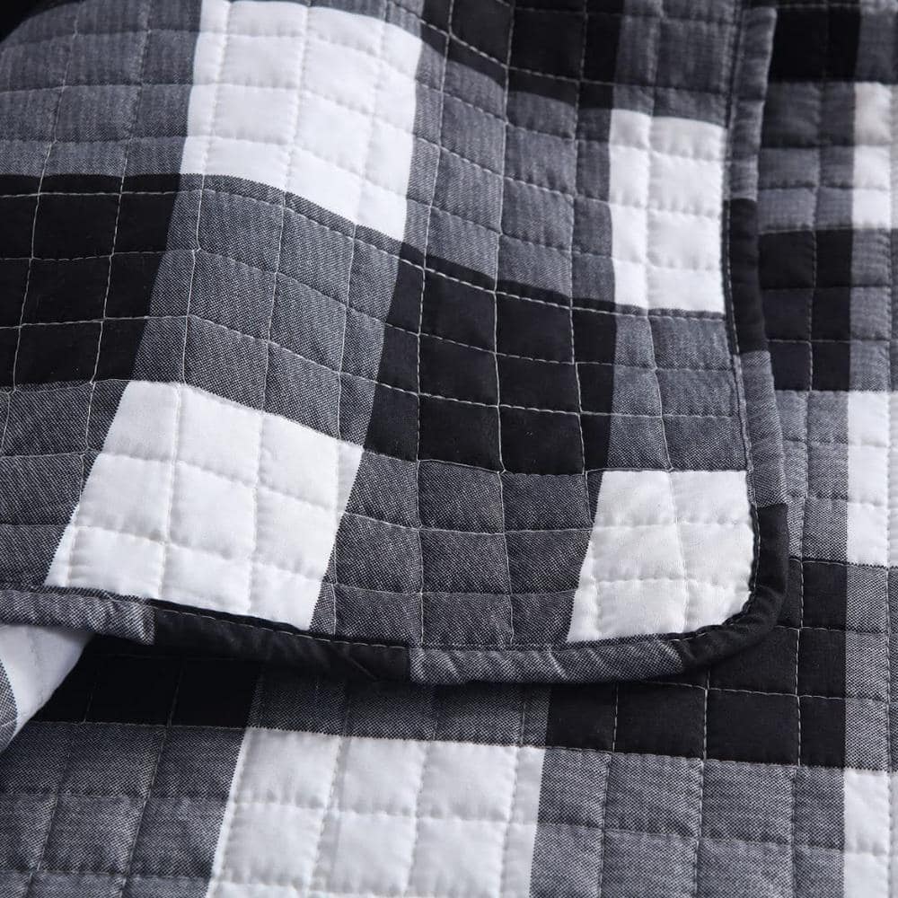 King Black and White Plaid Reversible Quilt Set