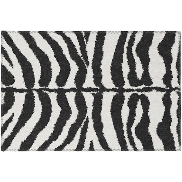 Safari Black 1 ft. 8 in. x 2 ft. 6 in. Indoor/Outdoor Washable Indoor/Outdoor Washable Rug