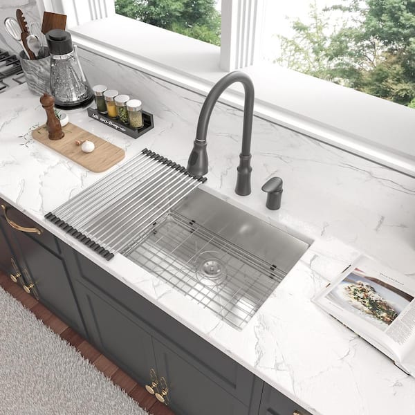 https://images.thdstatic.com/productImages/dbba694c-22c2-45aa-9c9e-3955d7a810f0/svn/silver-undermount-kitchen-sinks-au2318-l1-31_600.jpg