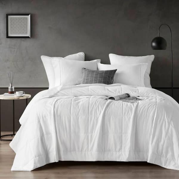 Cooling Touch White Nylon Full/Queen Down Alternative Blanket