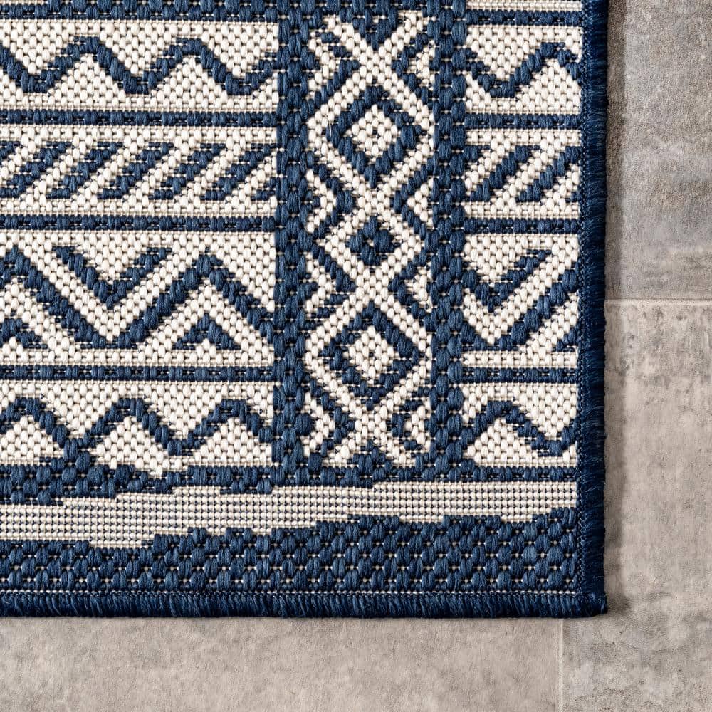 Navy Stripe Easy-Care Synthetic Indoor/Outdoor Rug 4' x 6'