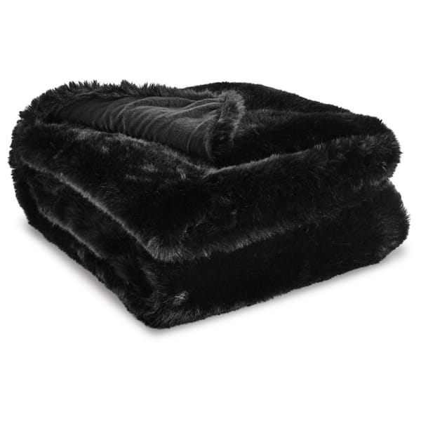 Signature DESIGN BY ASHLEY Gariland Black Polyester Throw