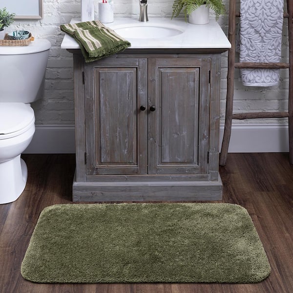 New Regency Ivy Green 17 in. x 24 in. Polyester Machine Washable Bath Mat