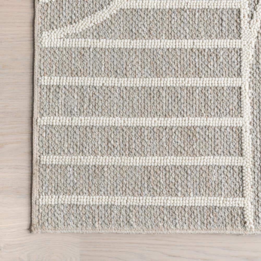 Liliya Light Gray Geometric Synthetic Washable Area Rug, 5' 3" x 7' 7"