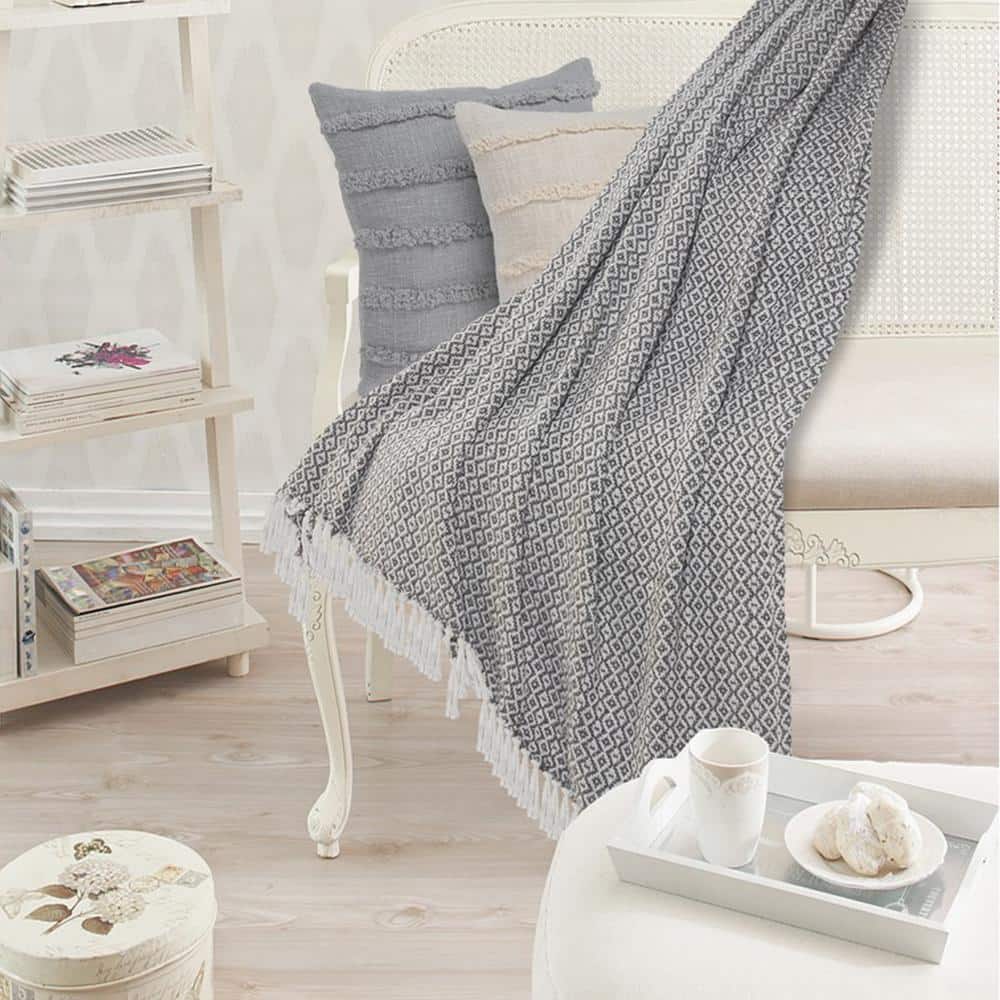 Crest Gray / Ivory Geometric Diamond Fringe All Natural Cotton Throw Blanke