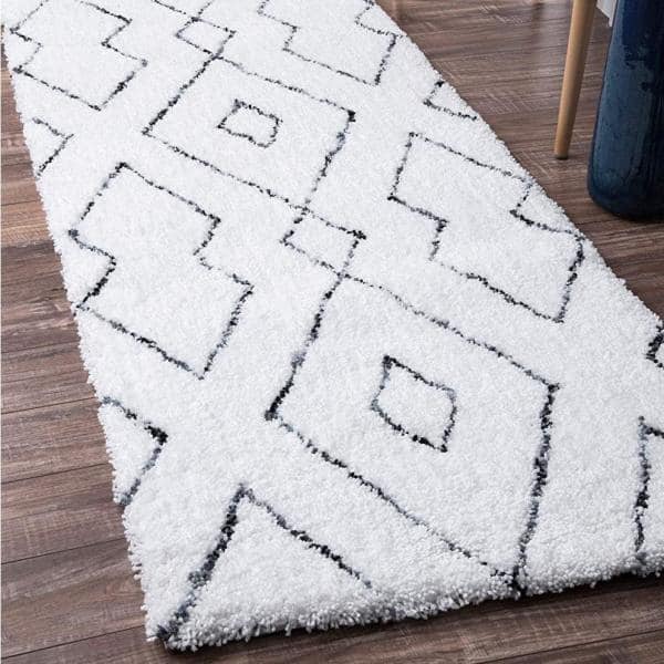 Beaulah Modern Geometric Shag White 3 ft. x 6 ft. Runner Rug
